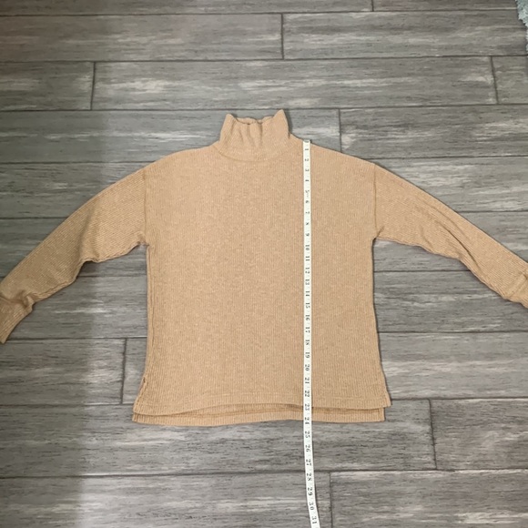 J. Crew Turtleneck Beige Tan Waffle Knit Sweater XS Cozy Minimalist Roll Neck - Picture 4 of 13